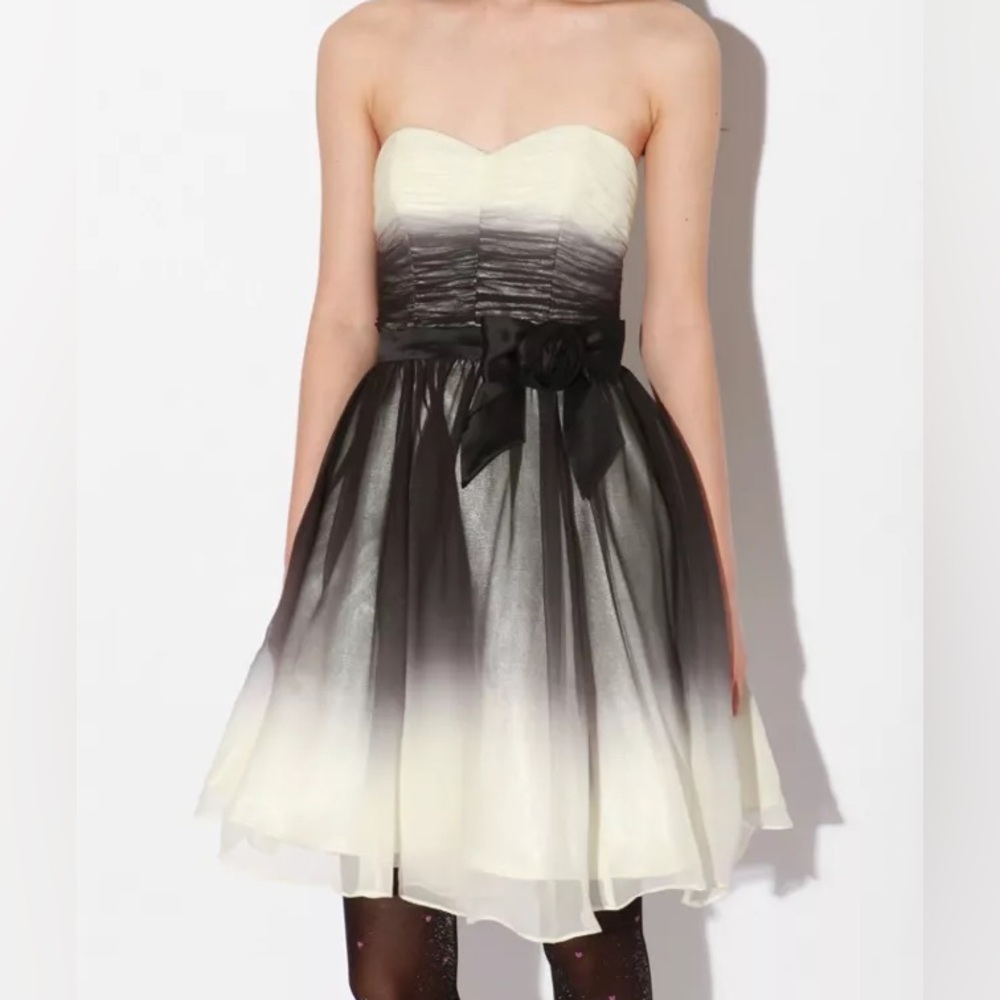 Betsey Johnson Cream Ombre Silk Chiffon Strapless Party Cocktail Dress Size 8 M